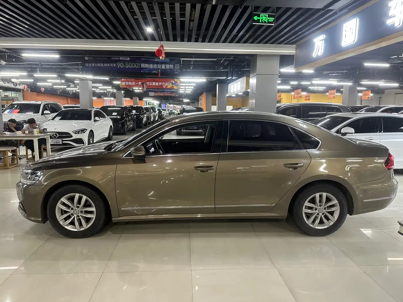 Volkswagen Passat 2016 280TSI DSG Honor Edition фото 9