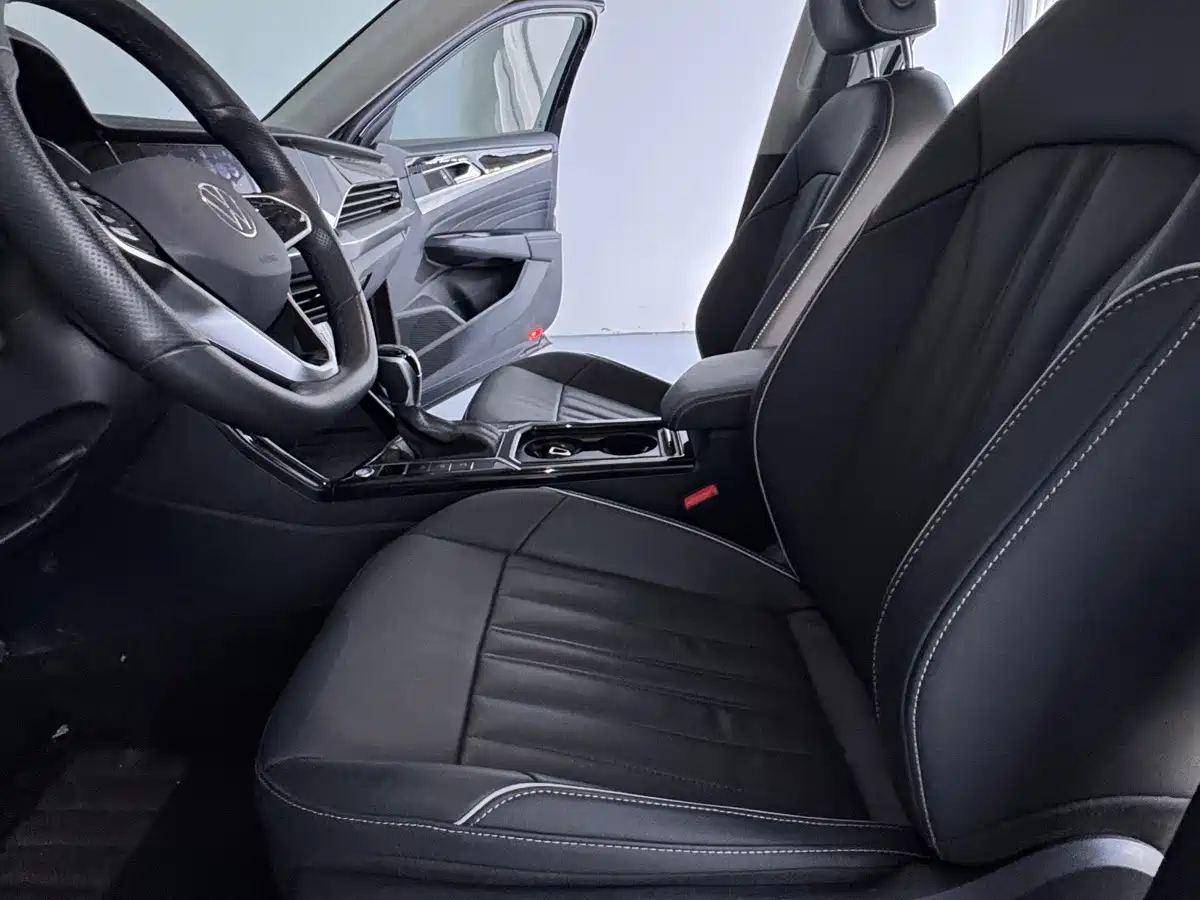 Photo 18 - Volkswagen Passat