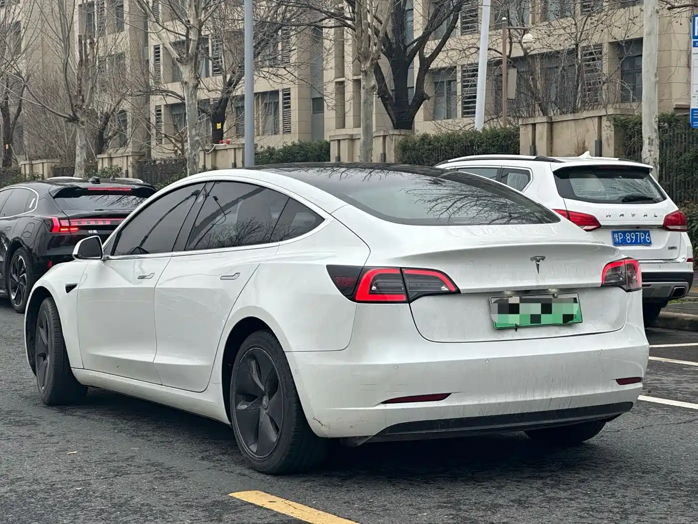TESLA MODEL 3