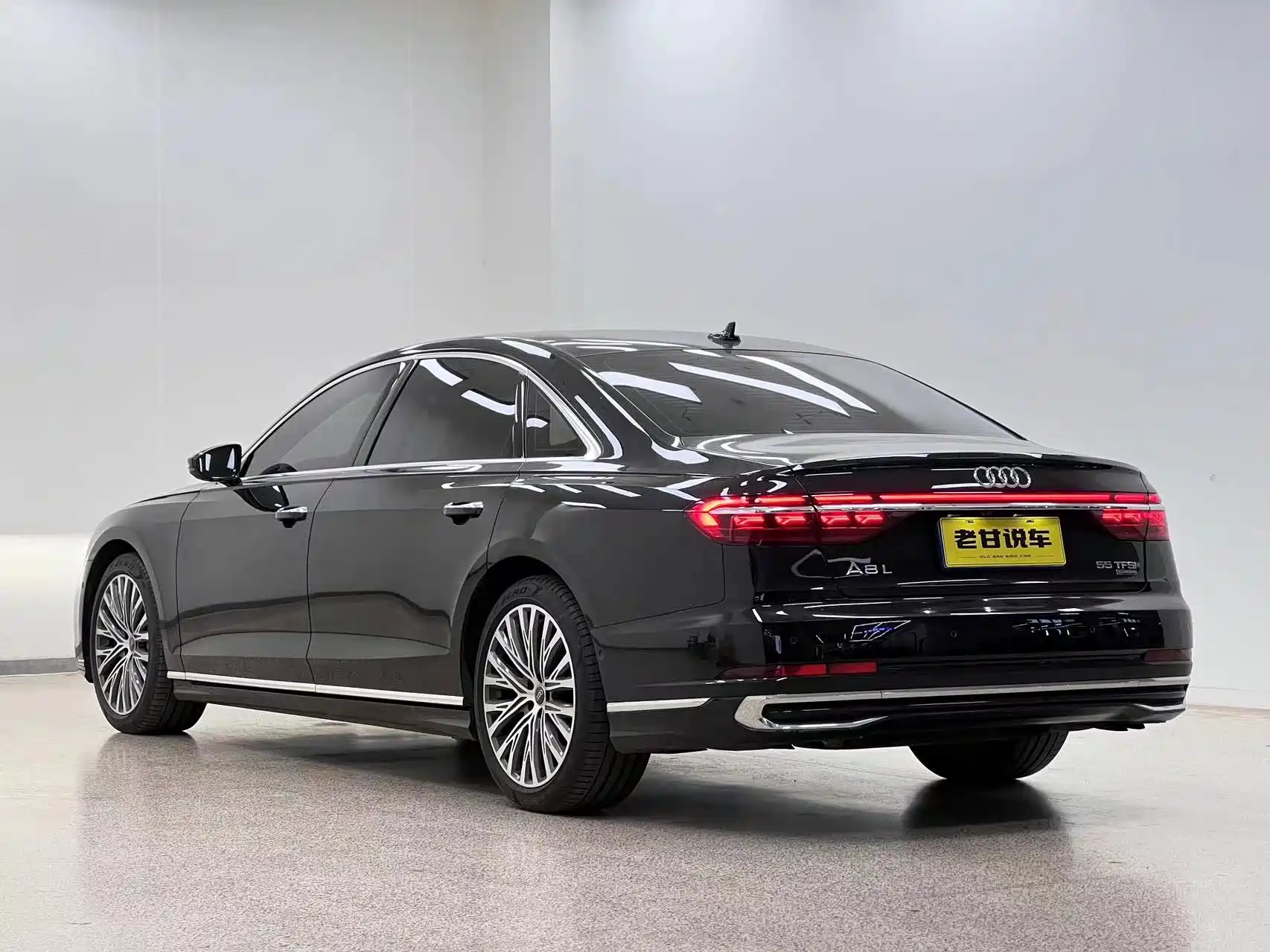 Фото 6 - Audi A8