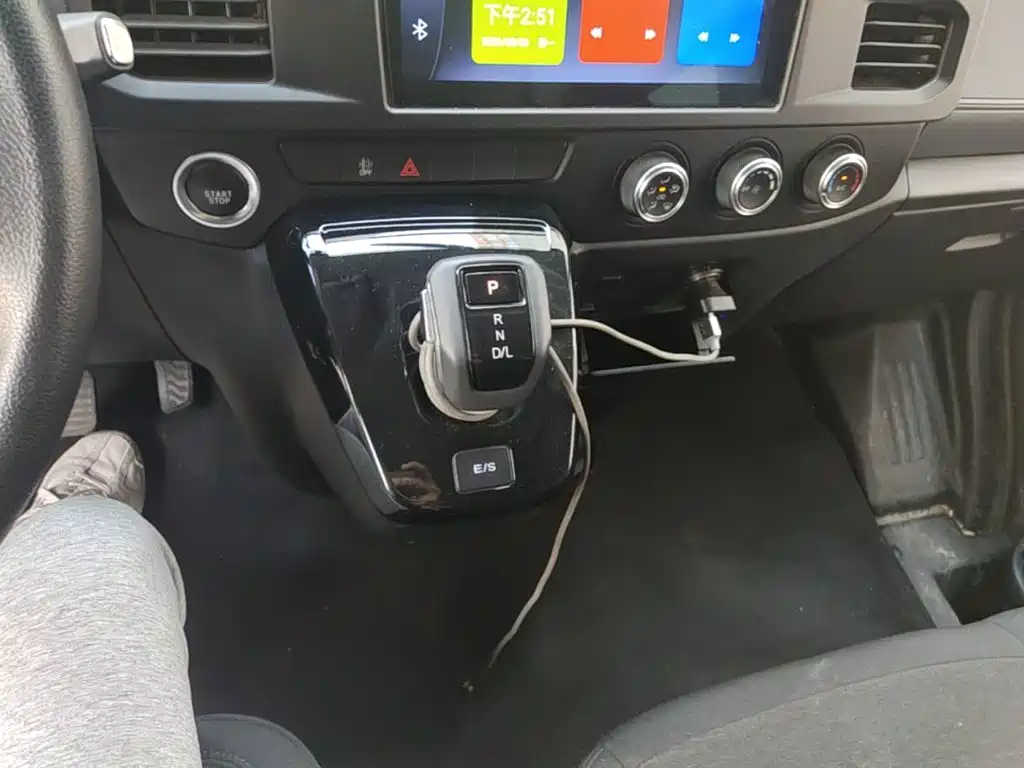 Jiangling JMC Fushun 2025 2025 Model 2.0T 8AT Diesel Medium Wheelbase Medium-High Roof Commercial Multi-purpose Vehicle 7 Seater