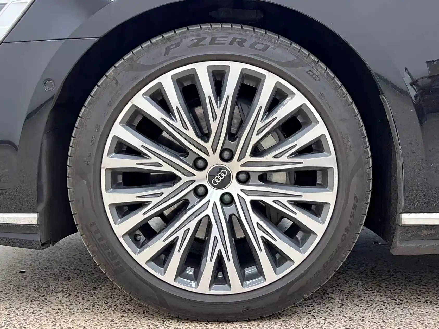 Фото 11 - Audi A8