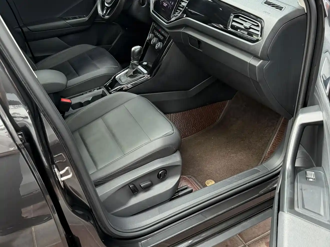 Volkswagen T-Roc, миниатюра 13
