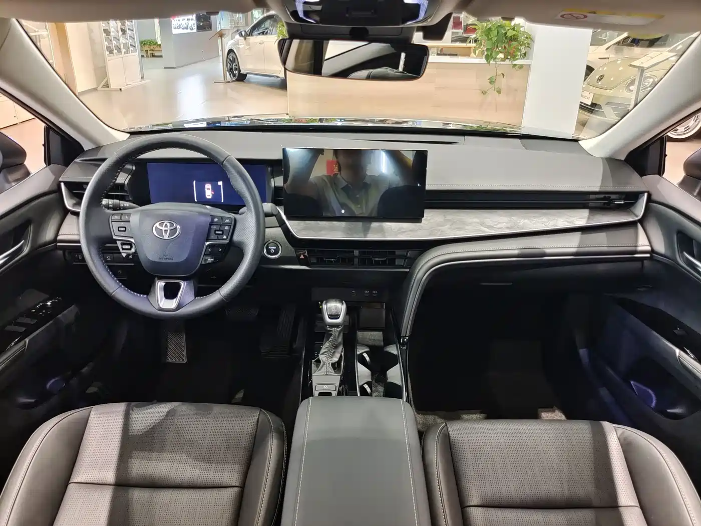 Photo 7 - Toyota Camry