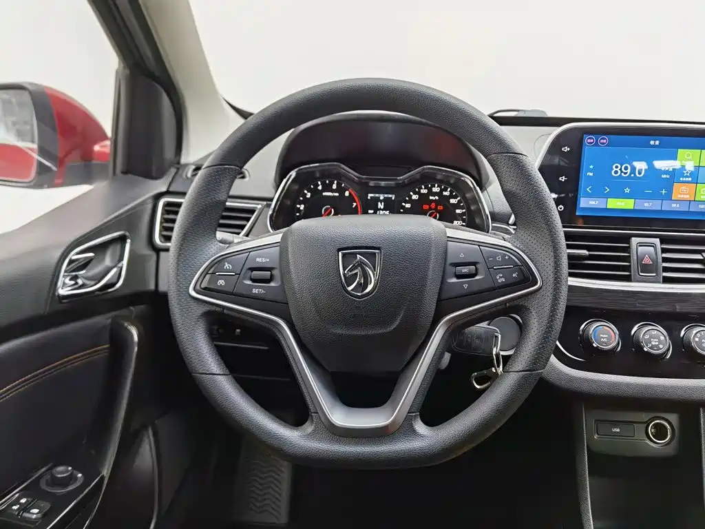 Baojun 310 2017 2017 1.5L Auto Luxury