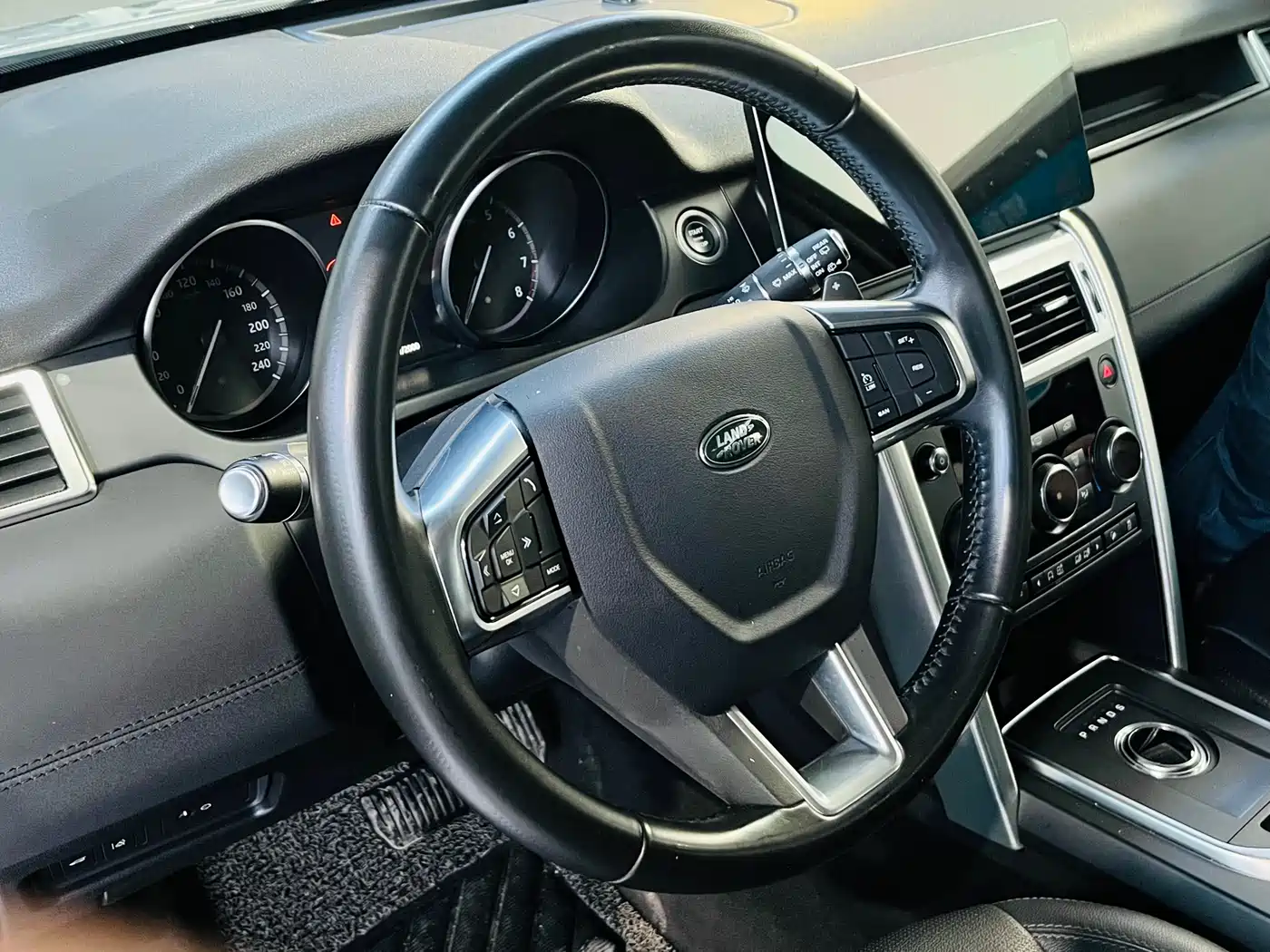 Land Rover Discovery Sport 2018 240PS SE Edition фото 9