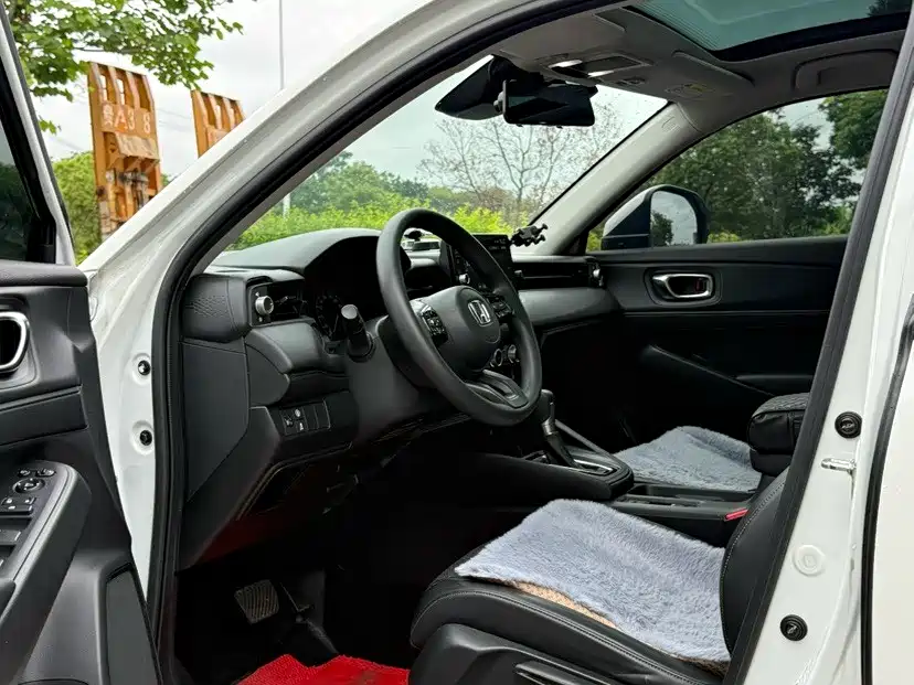 Фото 4 - Honda Vezel