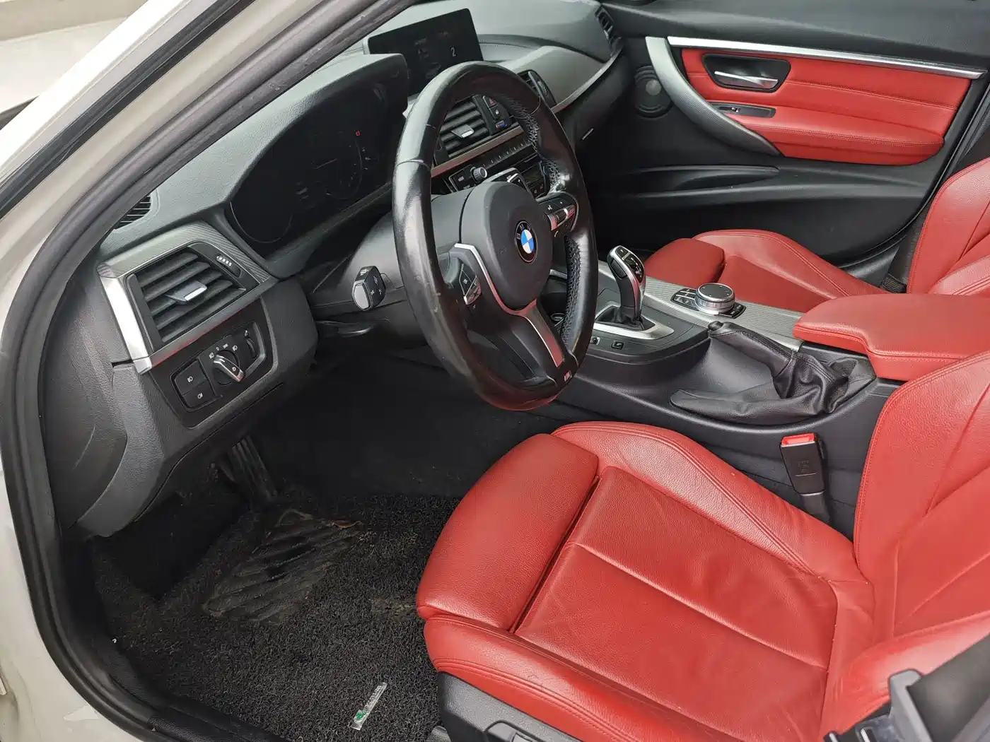 BMW 3 Series 2018 330i M Sport Black Night Edition фото 5