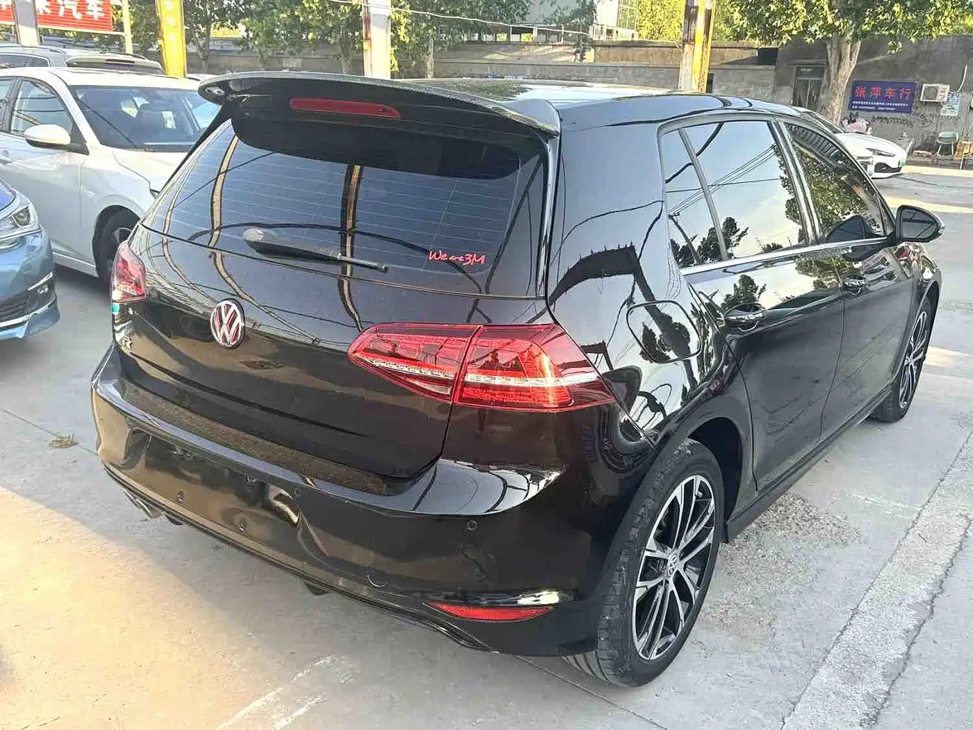 Photo 7 - Volkswagen Golf