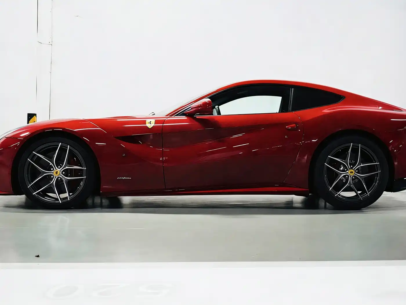 Ferrari F12berlinetta 2014 2013 6.3L Standard