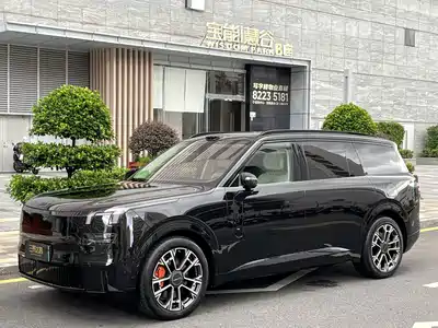 Lynk & Co 900