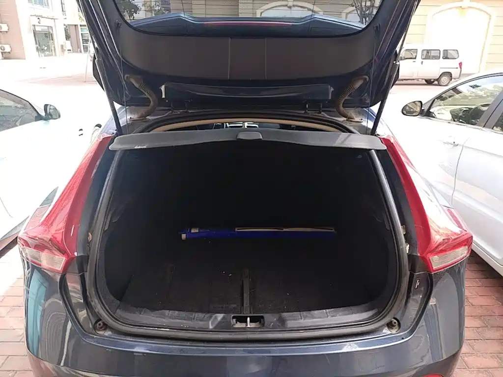 Фото 19 - Volvo V40