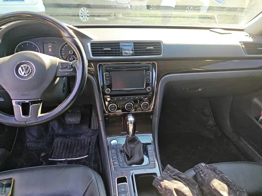 Photo 13 - Volkswagen Passat