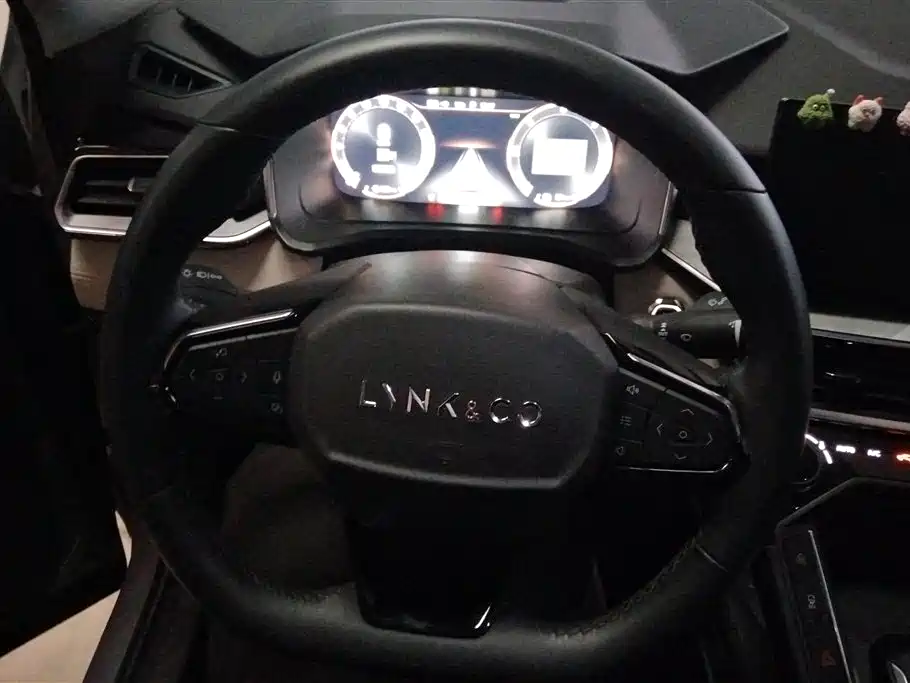 Lynk & Co 06 EM-P 2022 PHEV 84KM Range Pro фото 15