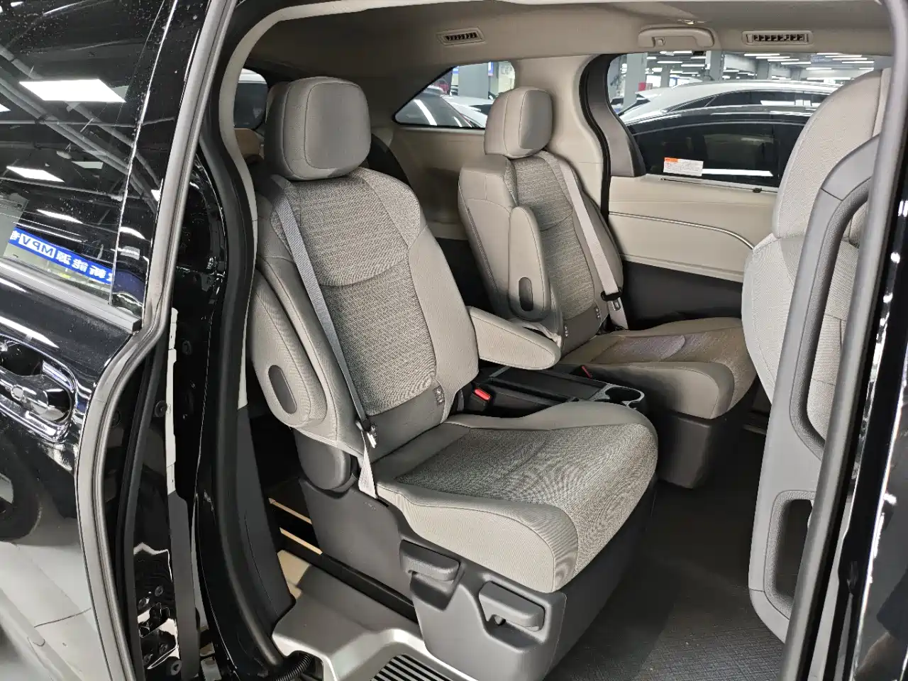 Toyota Sienna 2026 Model 2.5L Hybrid 2WD Comfort Edition фото 10