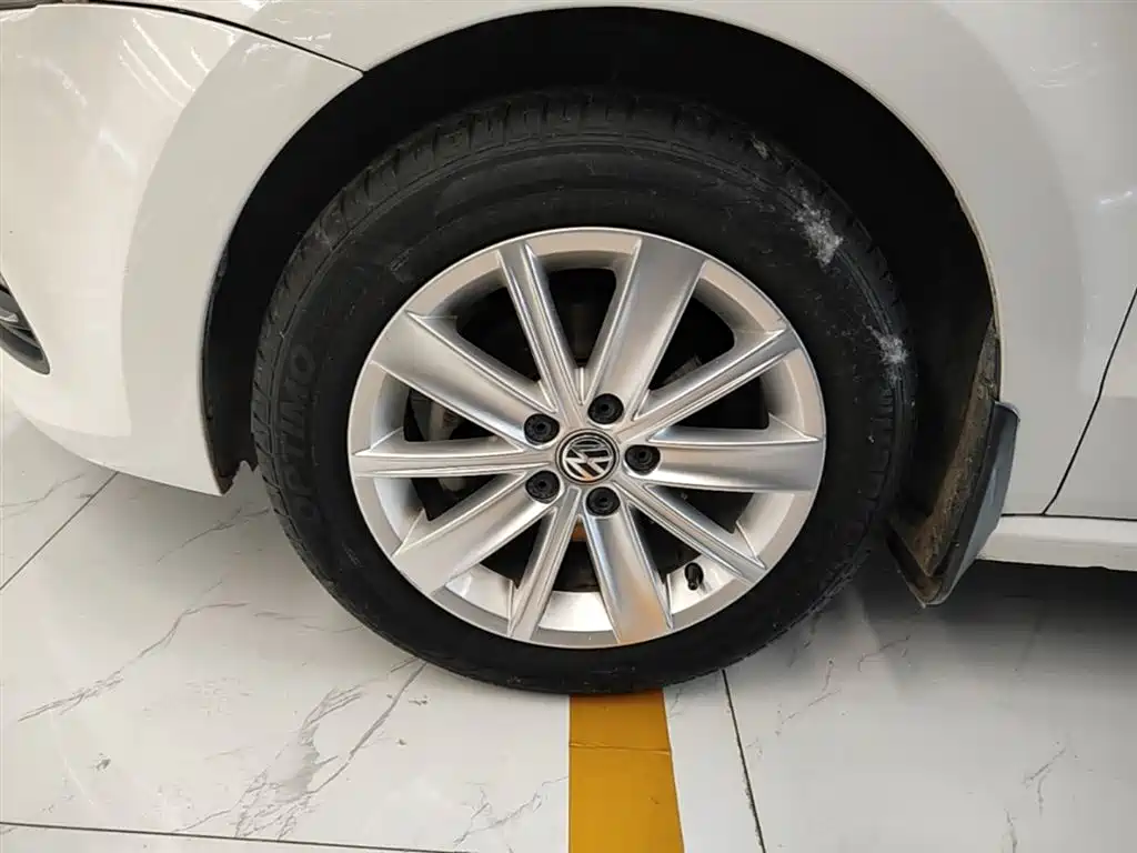 Volkswagen Polo 2014 1.4L Automatic Comfort Edition фото 23