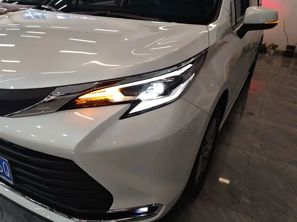 Toyota Sienna 2024 2.5L Hybrid Comfort Edition фото 18