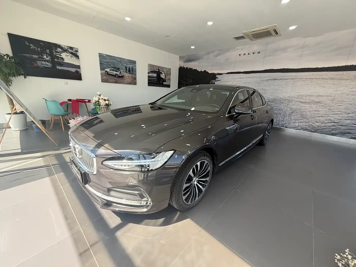 Volvo S90 2024 2024 B5 Momentum Luxury Edition