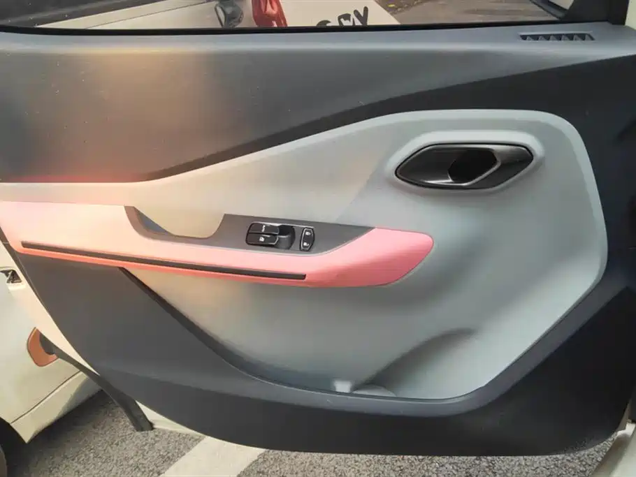BAOJUN E200