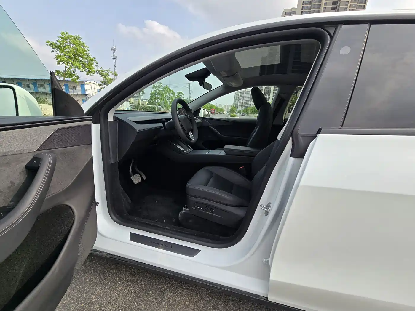 Tesla Model Y 2025 Facelift Long Range All-Wheel Drive фото 4