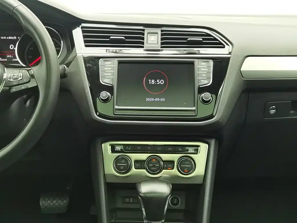 Фото 12 - Volkswagen Tiguan L