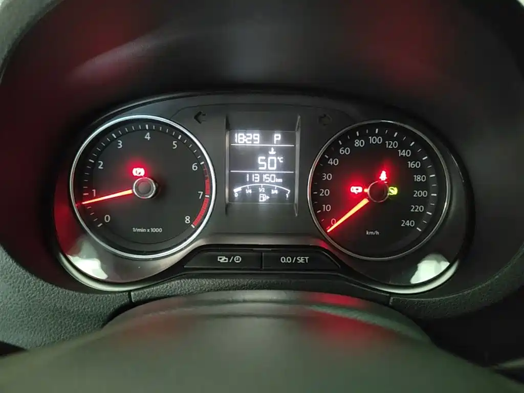 Volkswagen Polo 2014 1.4L Automatic Comfort Edition фото 12