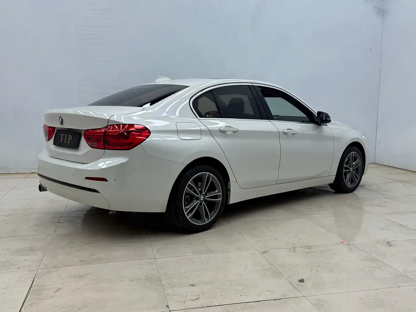 BMW 1 Series 2018 118i Sport Edition фото 9
