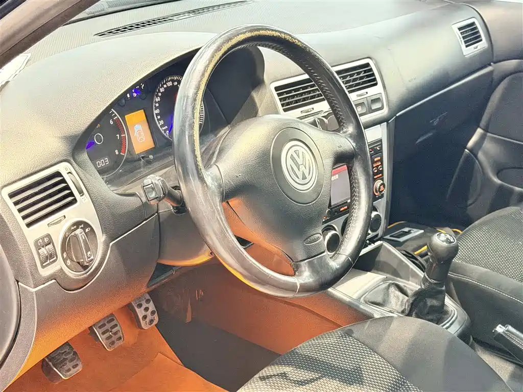 Volkswagen Golf 2008 Model 1.6 Automatic Fashion Type фото 3