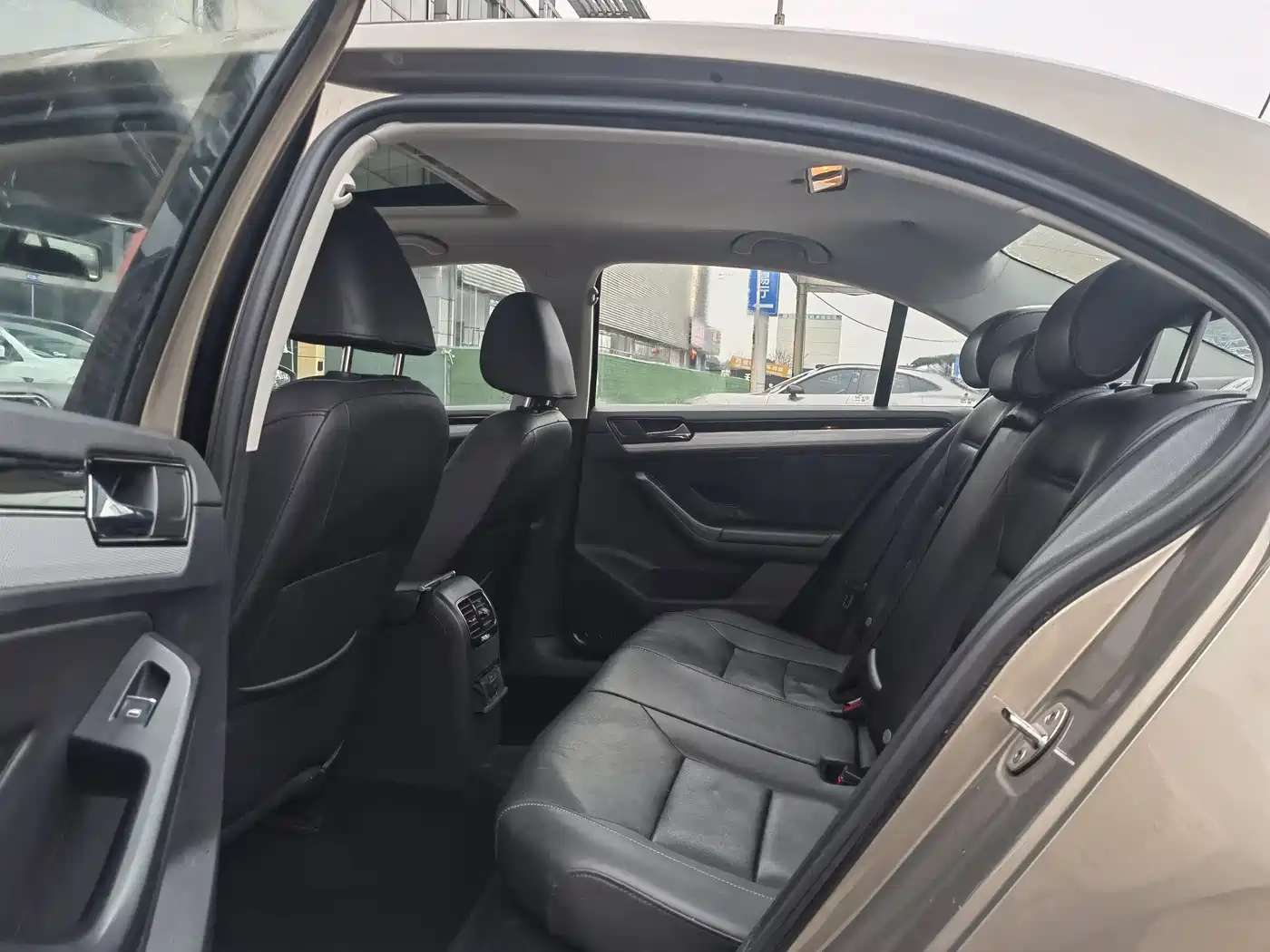 Volkswagen Sagitar 2016 230TSI 25th Anniversary Edition фото 8
