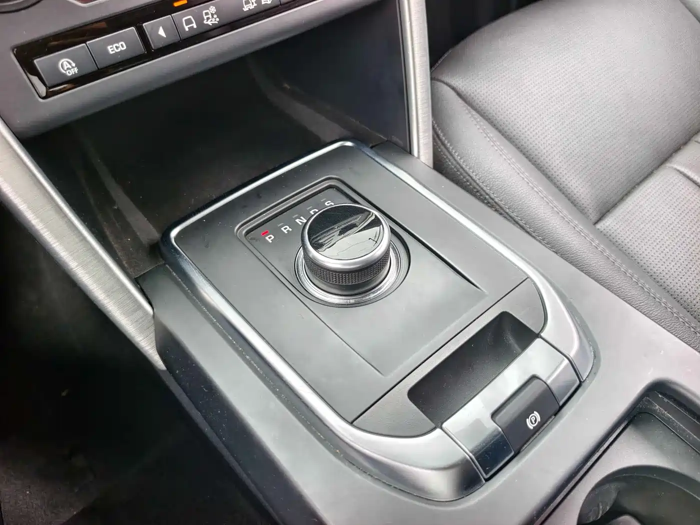 Land Rover Discovery Sport 2018 240PS SE Edition фото 9