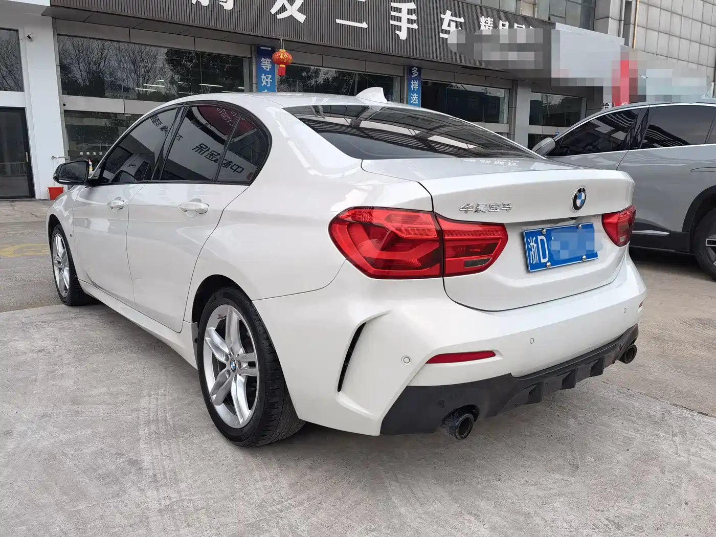 BMW 1 Series 2022 120i M Sport Shadow Edition фото 6