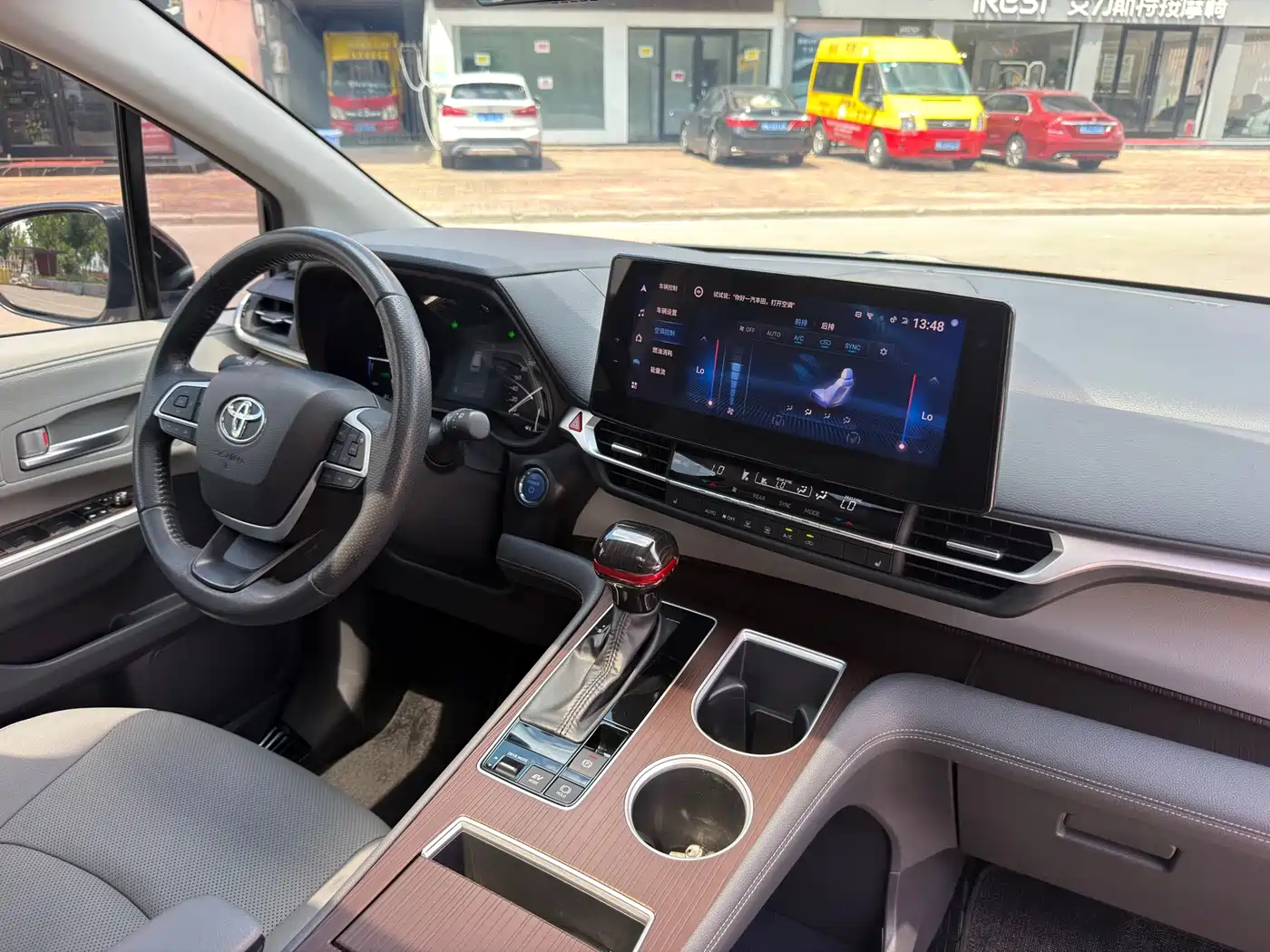 Toyota Granvia 2024 2023 2.5L Hybrid Prestige PLUS Edition
