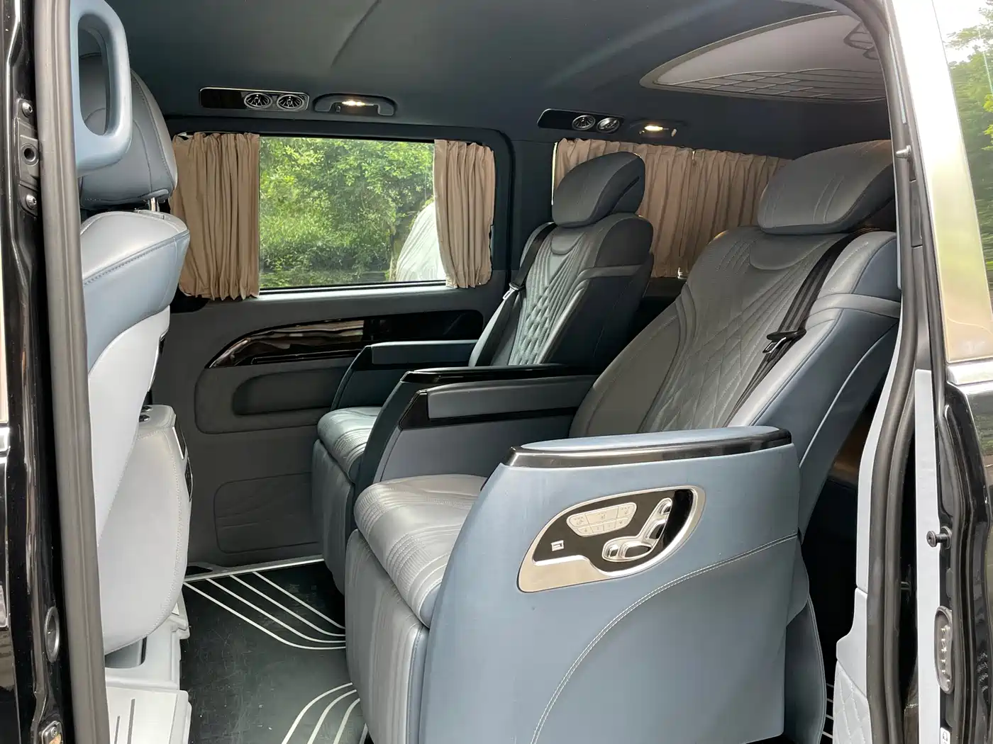 Mercedes-Benz Vito 2021 2.0T Business Edition 7-seater фото 11