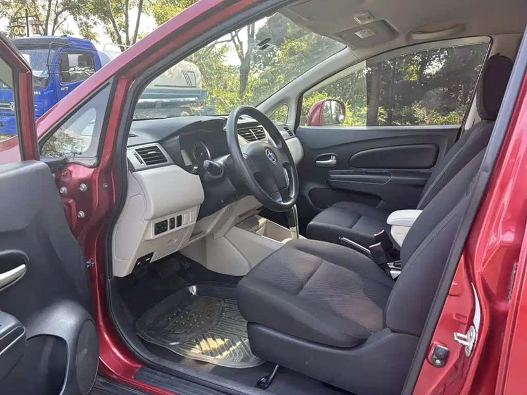Venucia R50 2016 2015 1.6L Automatic Fashion Edition