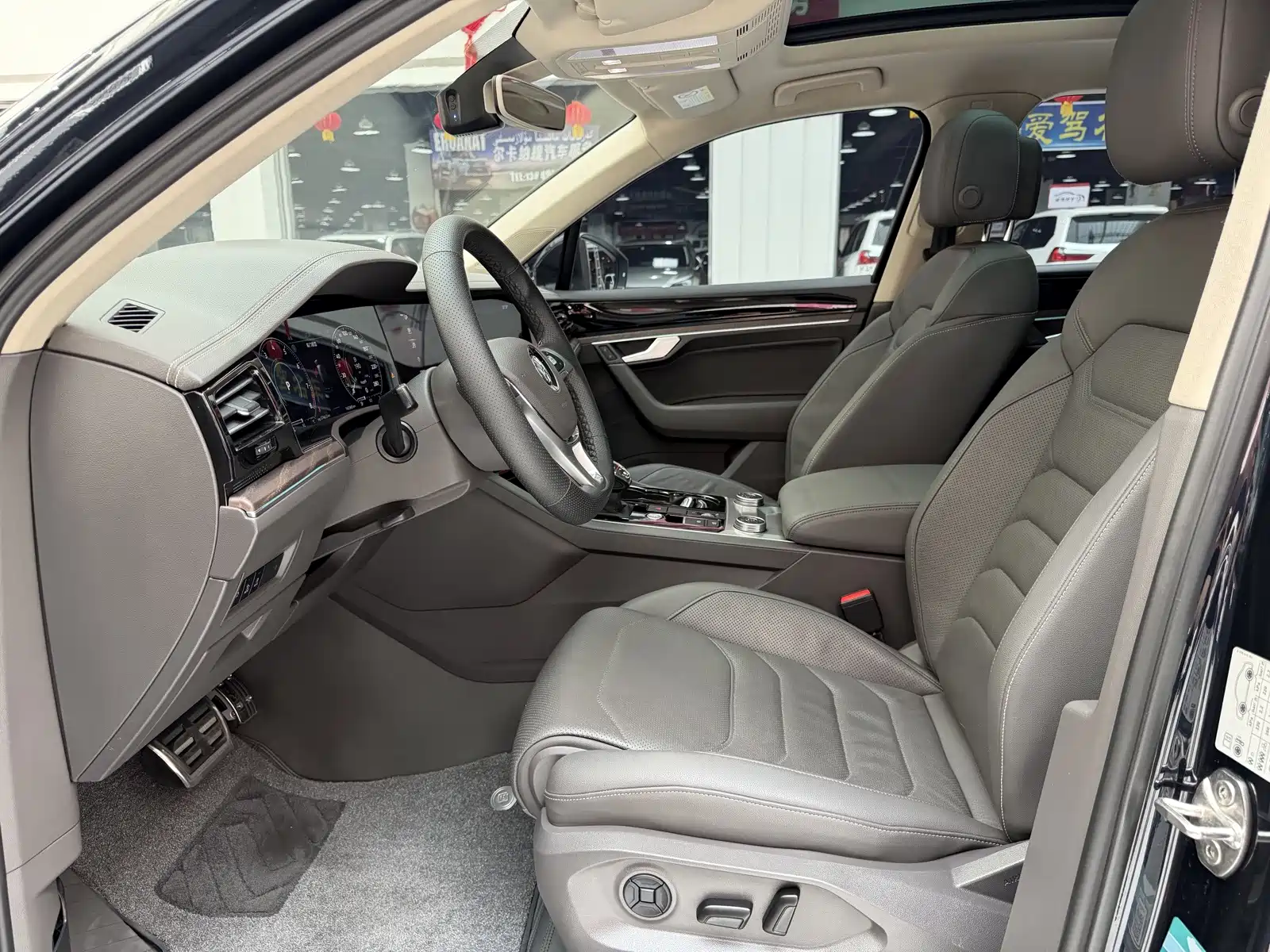 Фото 9 - Volkswagen Touareg