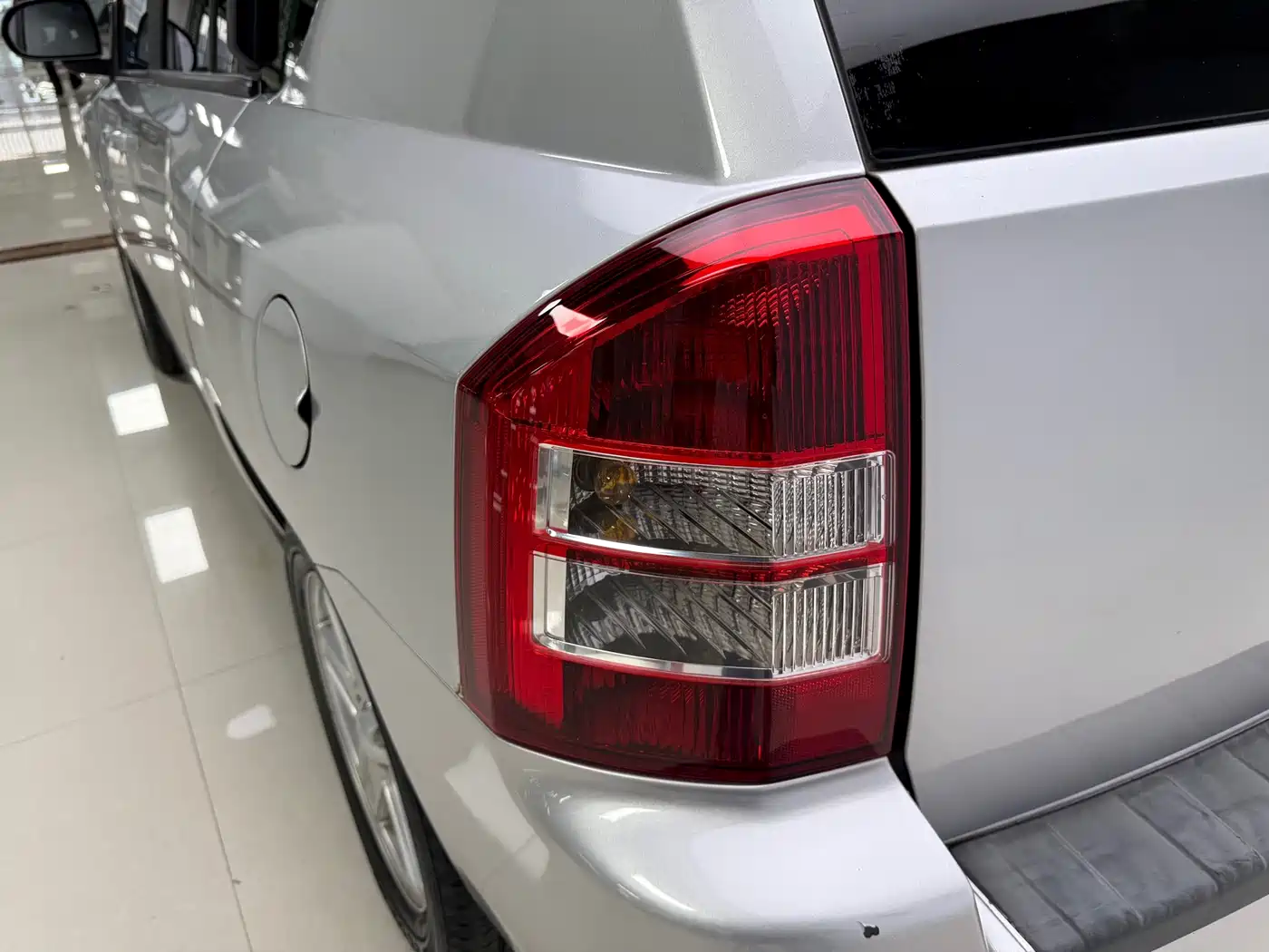 Фото 25 - Jeep Compass (Import)