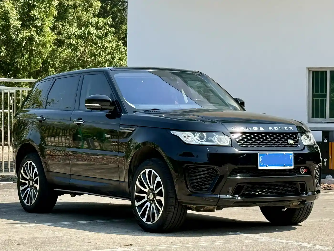 Land Rover Range Rover Sport 2016 Model 3.0 SC V6 SE фото 3