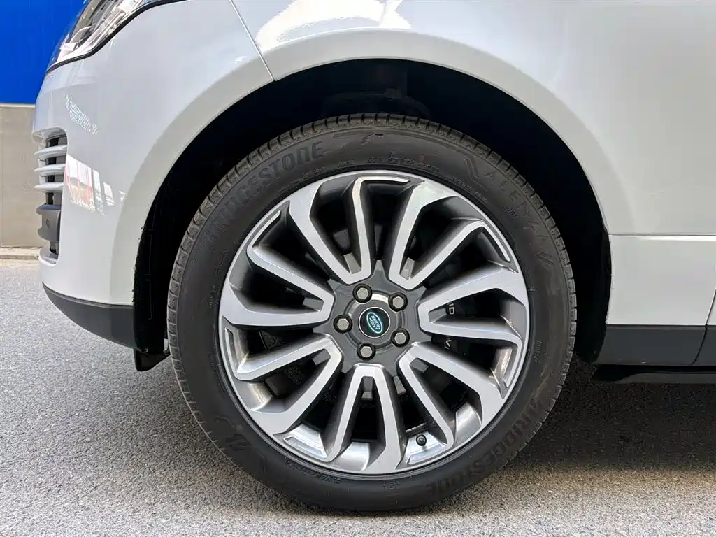 Land Rover Range Rover 2020 3.0 L6 Heritage Extended Edition фото 6