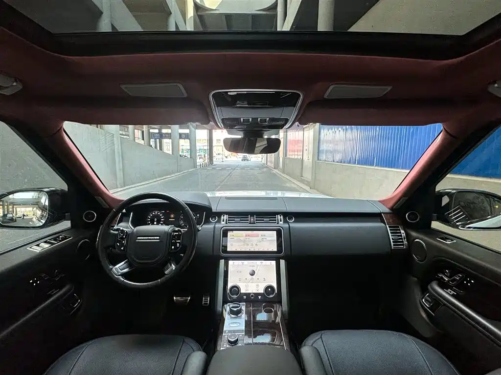 Land Rover Range Rover 2020 3.0 L6 Heritage Extended Edition фото 12