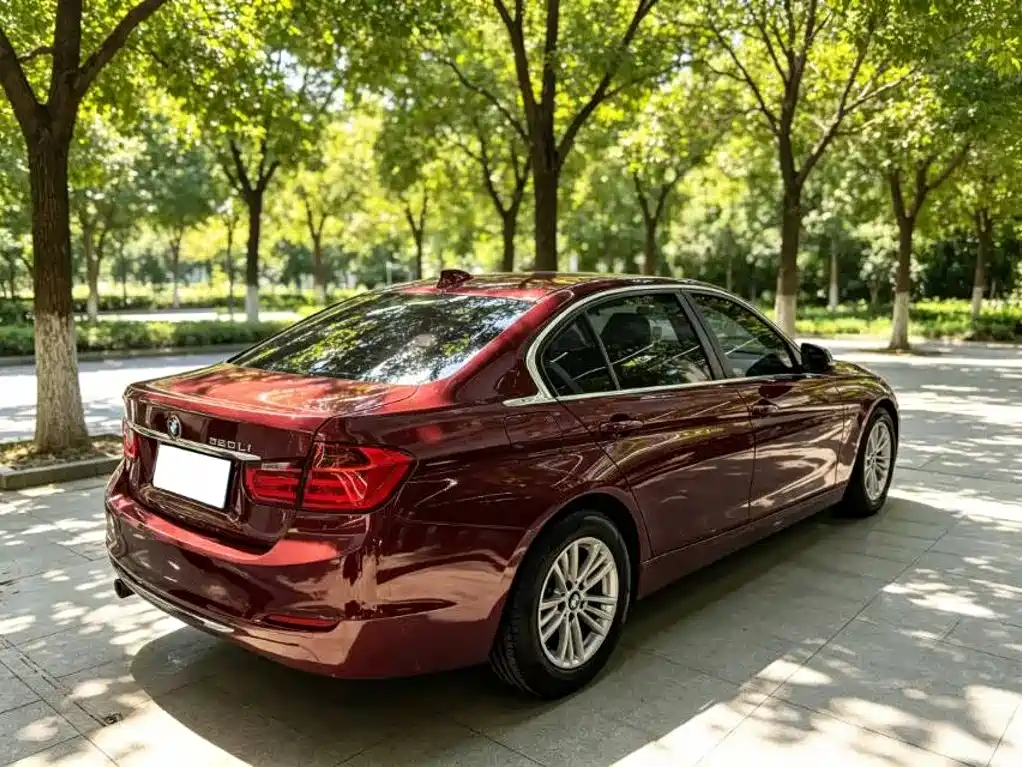 Photo 4 - BMW 3 Series