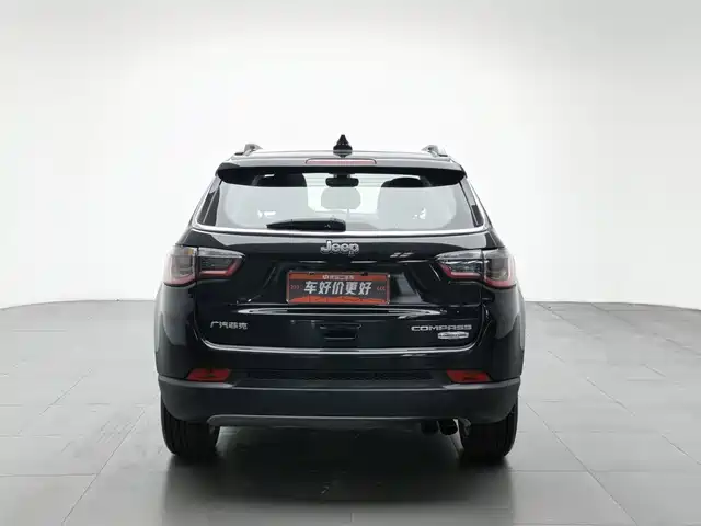 Jeep Compass 2017 200T Automatic Family Edition — фото 4