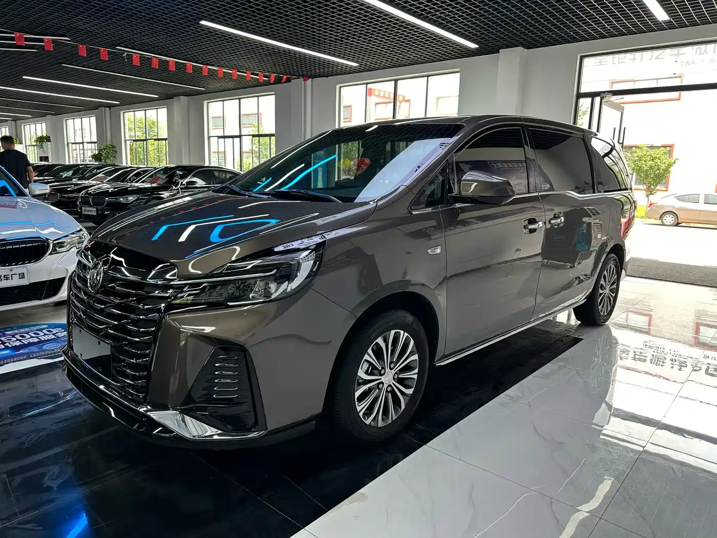 Buick GL8 2023 Land Business Class 652T Luxury