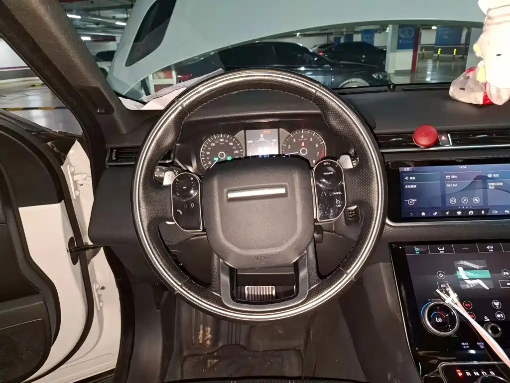 Фото 3 - Land Rover Range Rover Velar