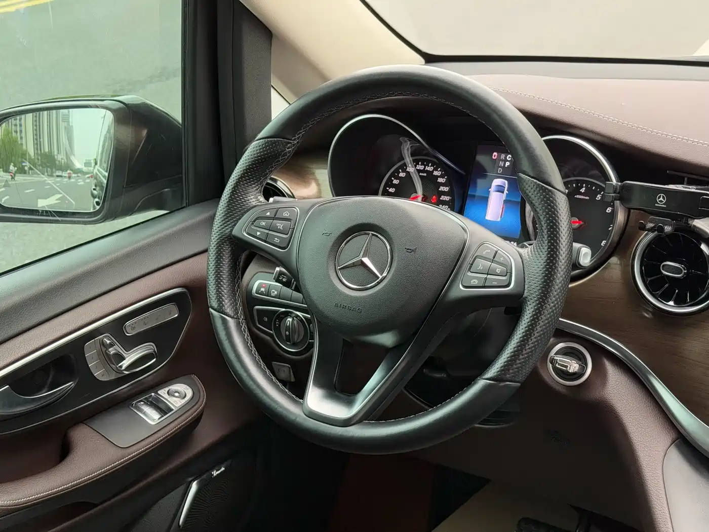 Mercedes-Benz V-Class 2022 V 260 L Long Wheelbase Luxury Edition фото 7