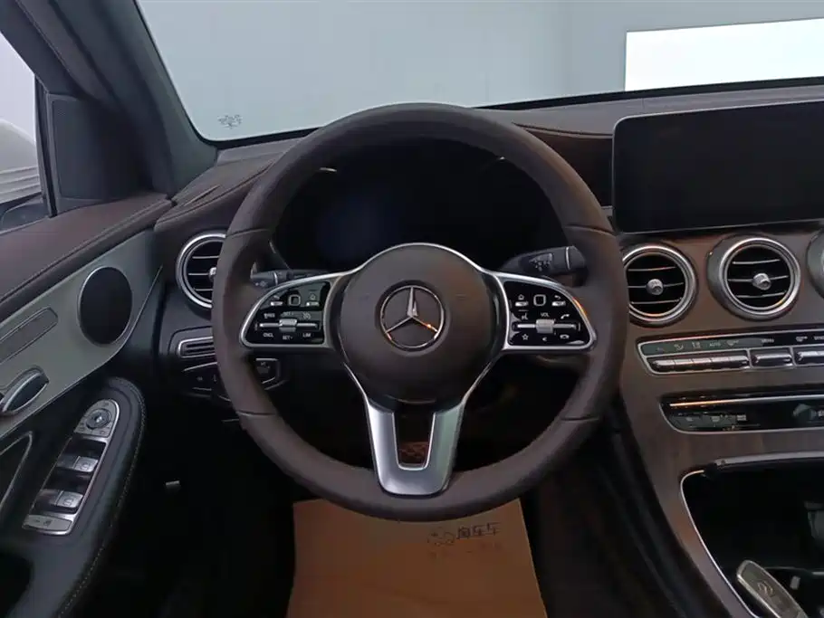 MERCEDES-BENZ GLC