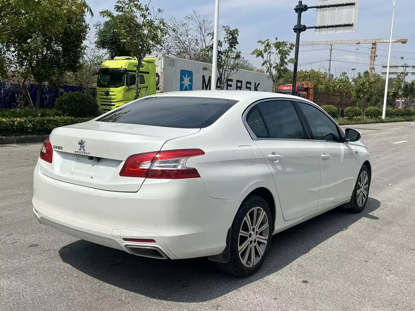 Peugeot 408 2016 1.6T Automatic Luxury Edition фото 6