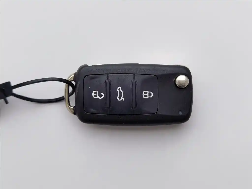 Škoda Skoda Rapid Spaceback 2016 Facelift 1.6L Manual Innovation Edition фото 19