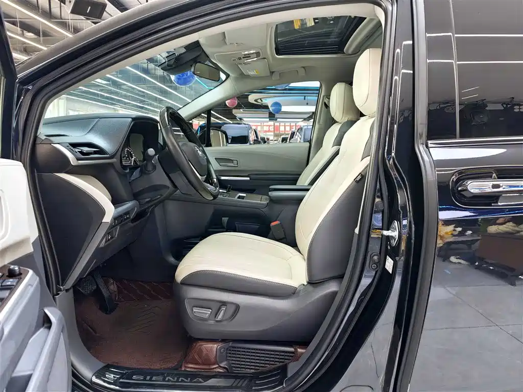 TOYOTA SIENNA