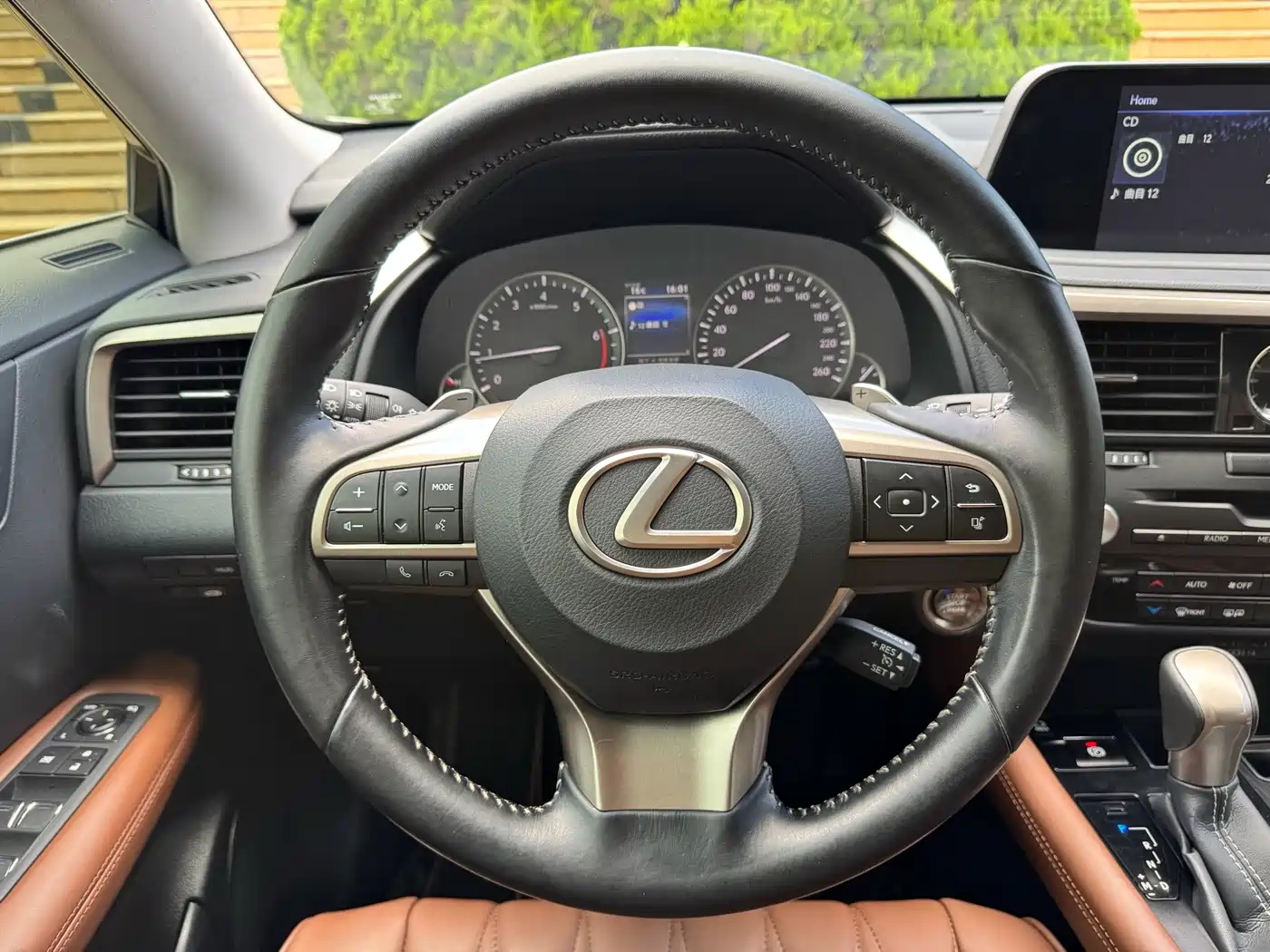 Фото 16 - Lexus RX