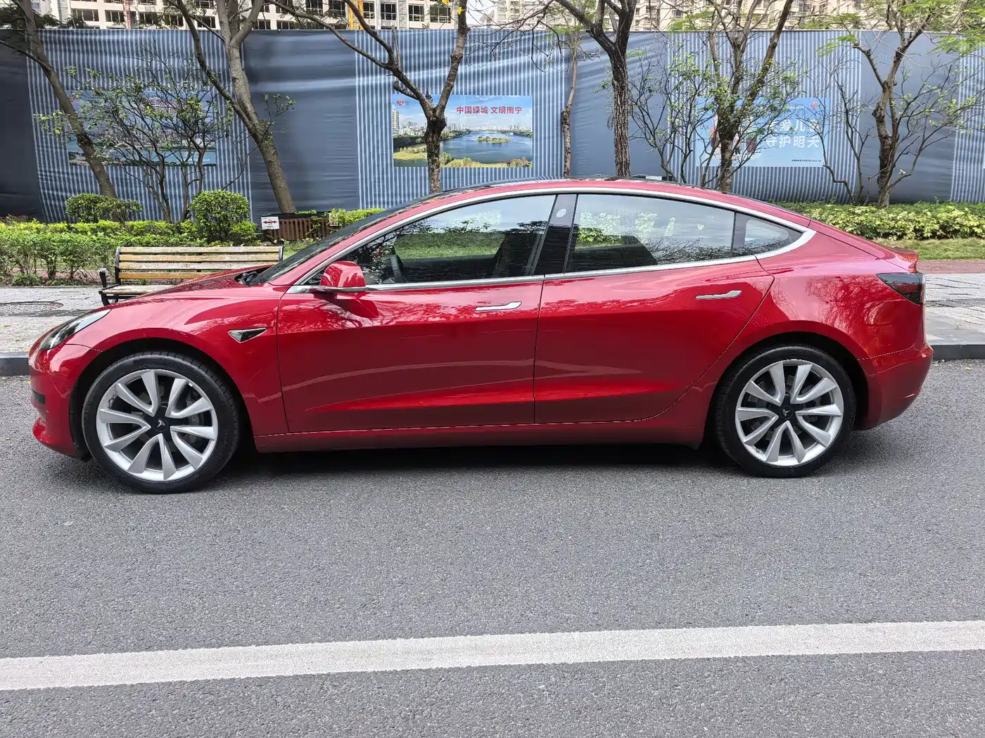TESLA MODEL 3
